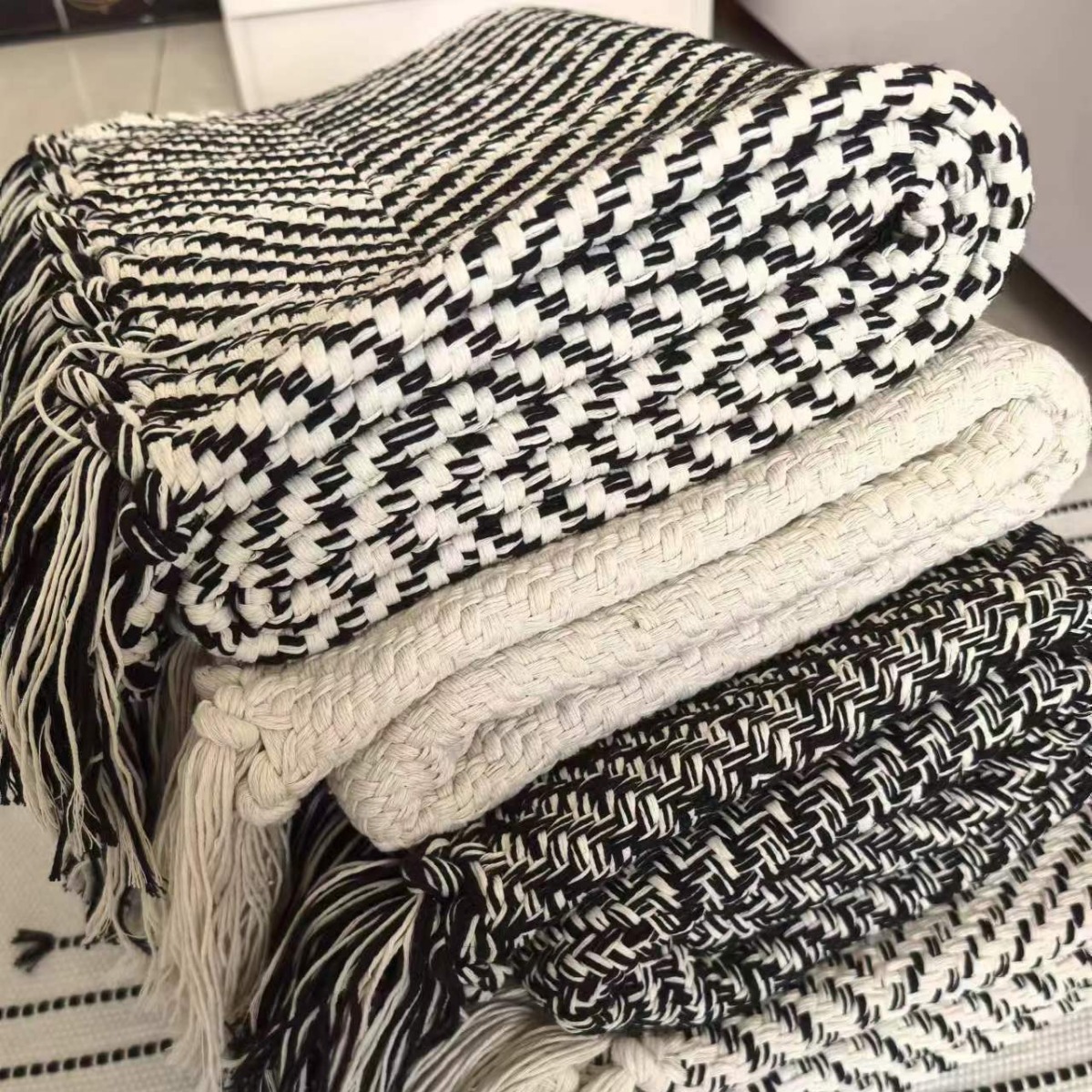 Alfombra japonesa de estilo doméstico bordilla alfombra de algodón tejido resistente a la suciedad resistente al desgaste alfombra hecha a mano alfombra de poliéster de color sólido sofá alfombra de ventana flotante