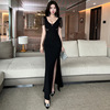 Low cut dress， tight fitting， buttocks wrapped， split temperament， long skirt
