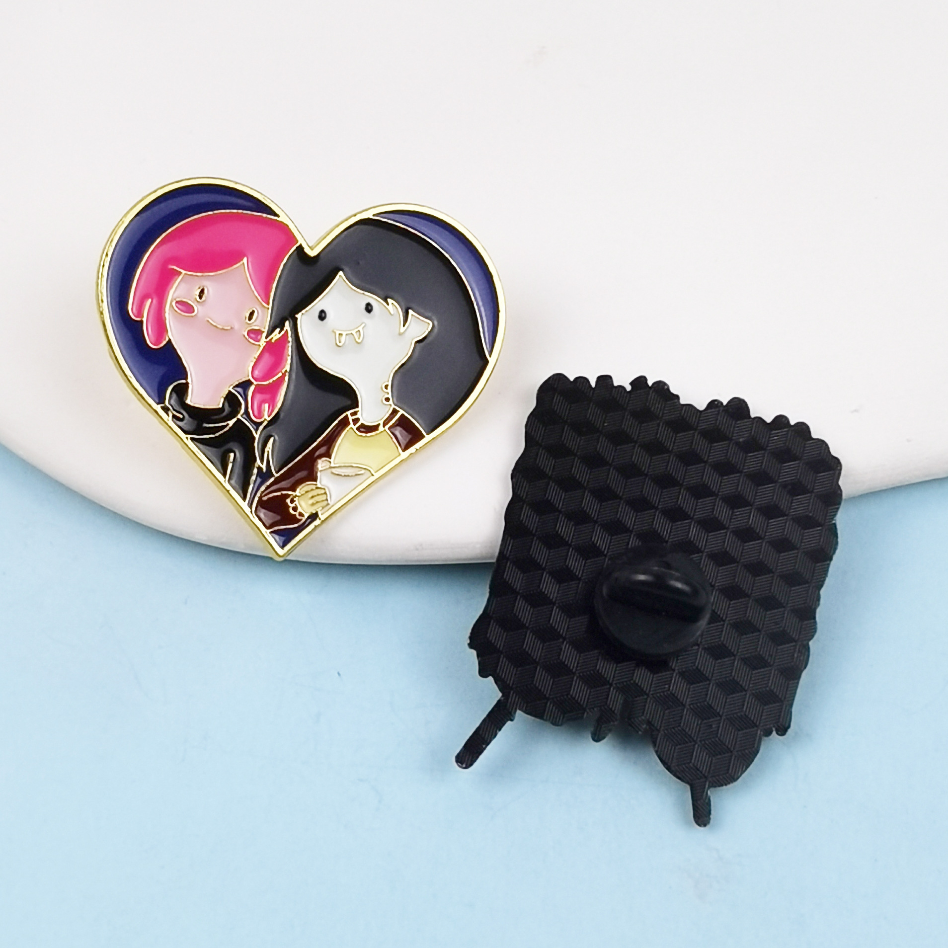 Broche de niña vampiro de dibujos animados creativo divertido bola serpiente aleación lindo bolso de todo fósforo accesorios de insignia transfronterizo