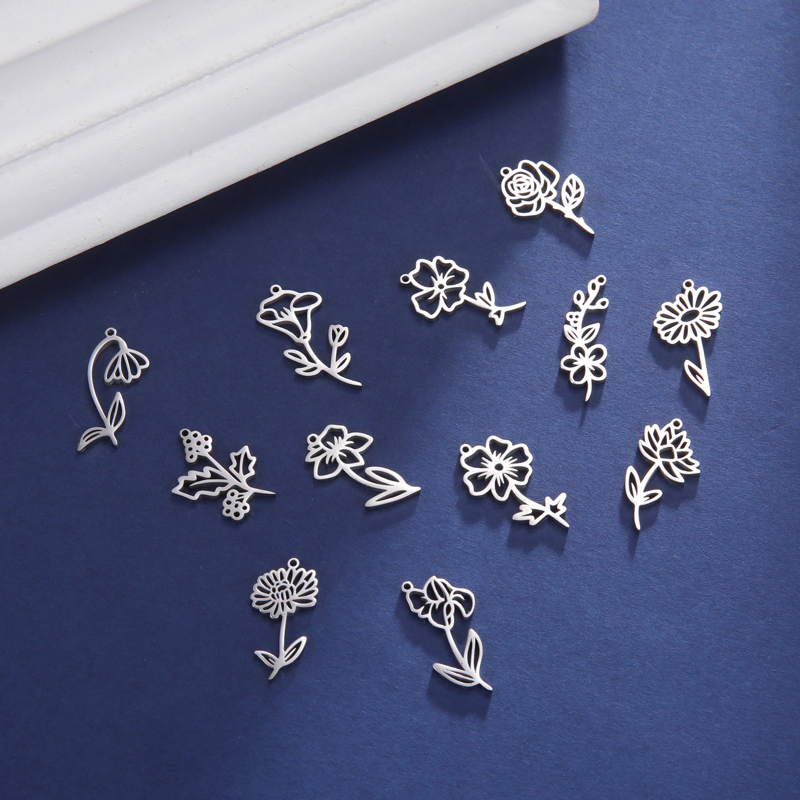 Simple 18k Real Gold Plating Non-fading Ten Birthday Month Flower 304 Material Diy Stainless Steel Pendant display picture 3