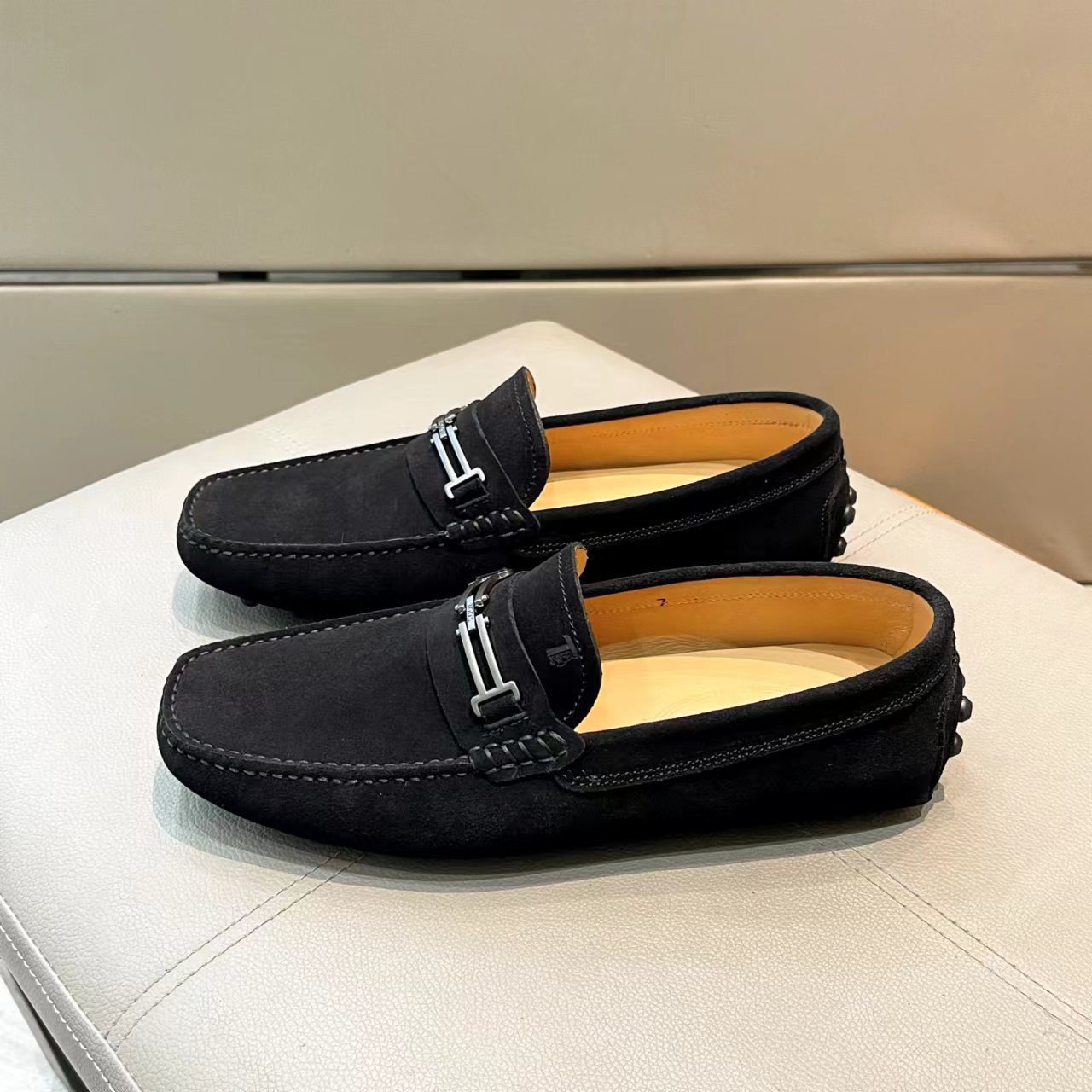 Men's Casual Suede Loafers With Metal Buckle And Soft Sole_voghion.com