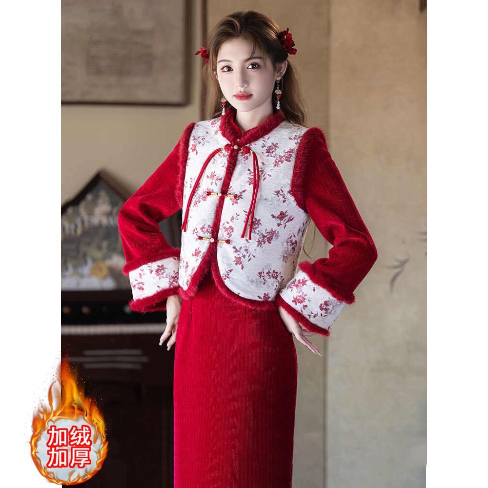 Super Nice Red New Year's Greetings Vest Cheongsam for Women, New Chinoiserie 2025 New Classy, Classy and Young Style