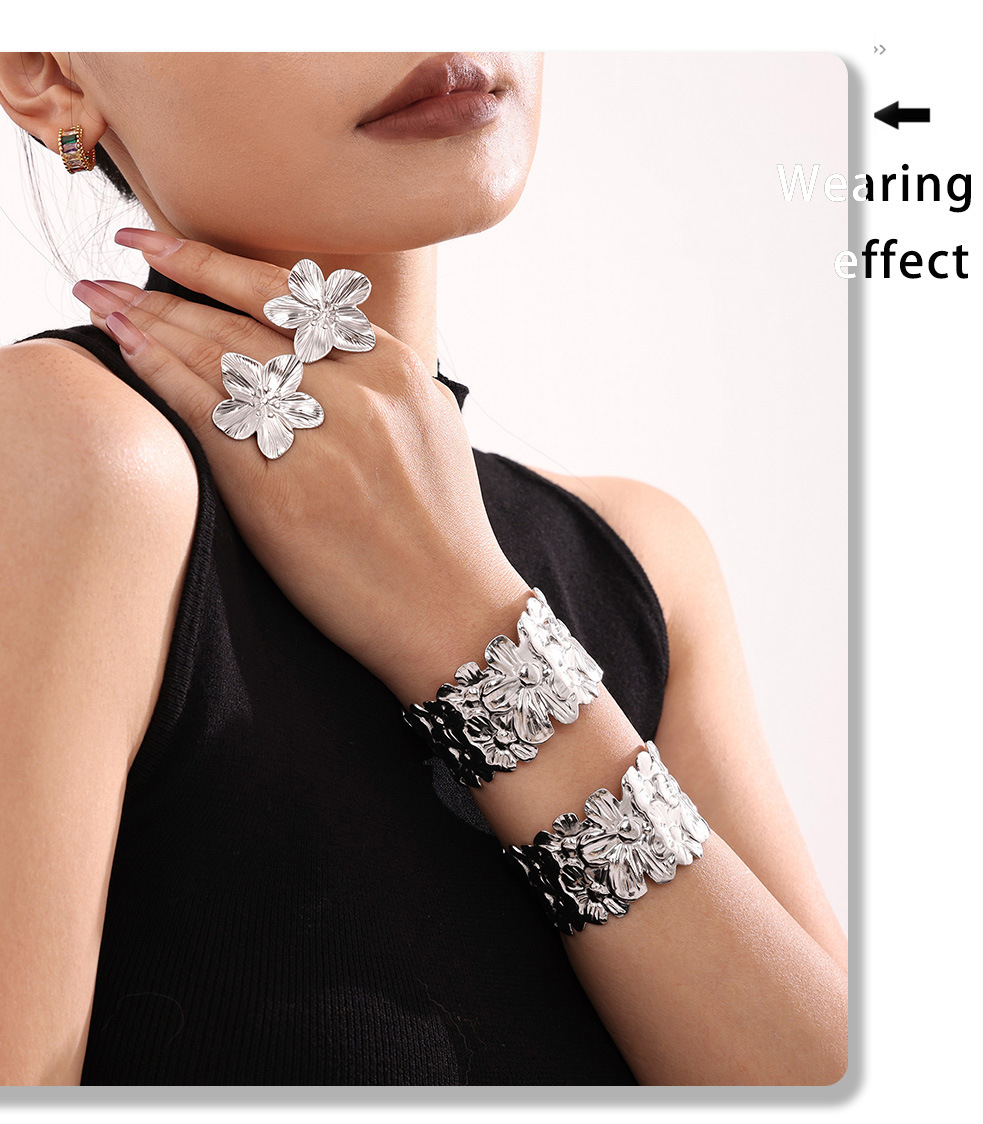 Square Sugar French Fashionable Exquisite Retro Pattern Wide Open Bracelet Titanium Steel Material Bracelet_voghion.com