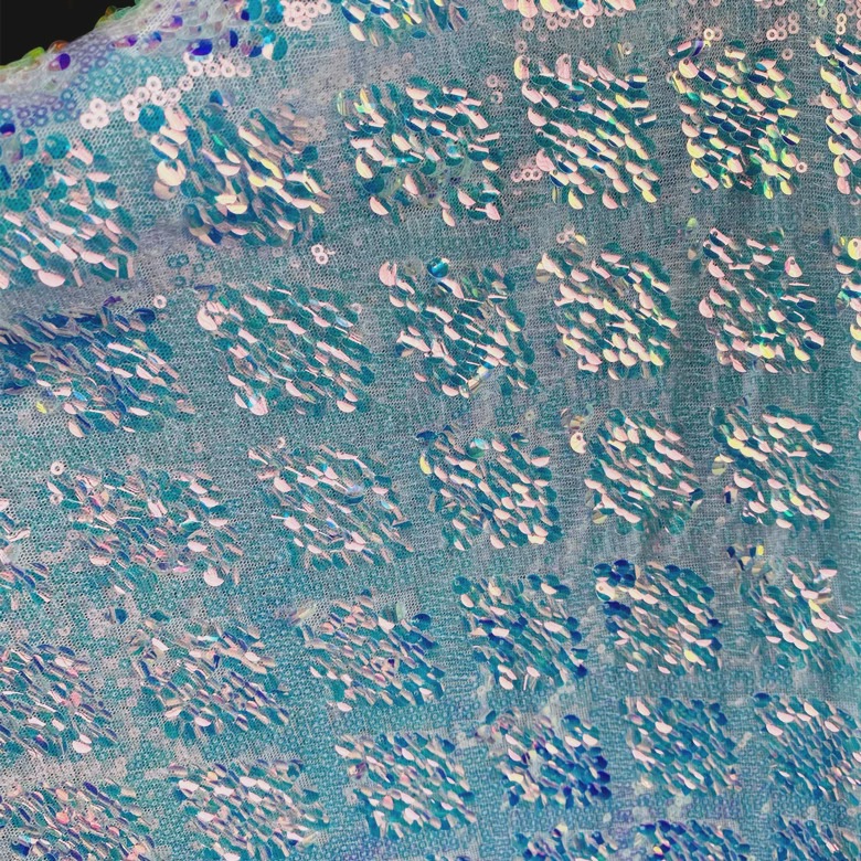 西瓜粉色方格子鱼鳞形状金光幻彩弹力刺绣亮片布料礼服表演服面料