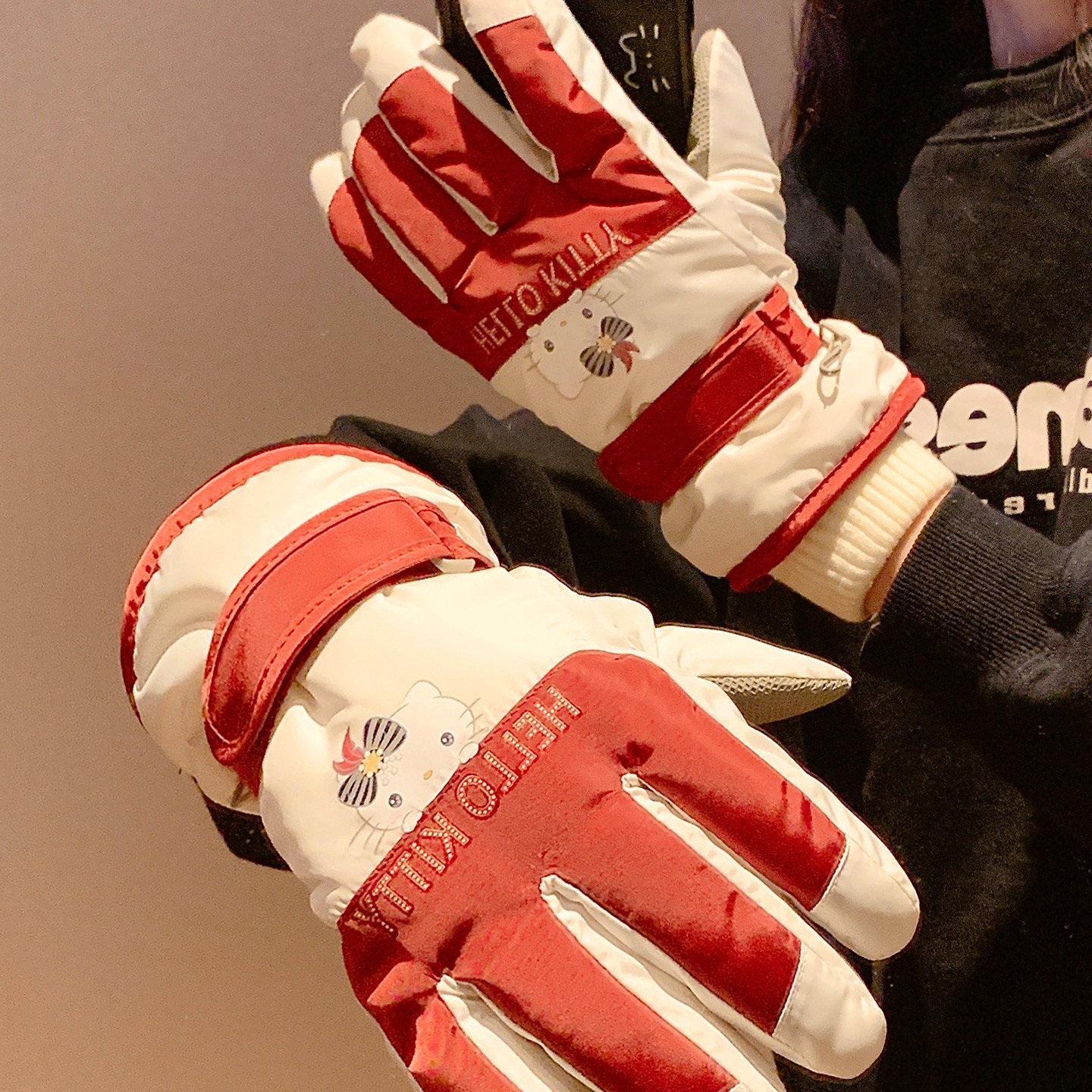 Sanrio auténtico guantes de esquí de montar Hellokitty para mujeres de invierno con pantalla táctil caliente y lindo a prueba de viento para montar en bicicleta