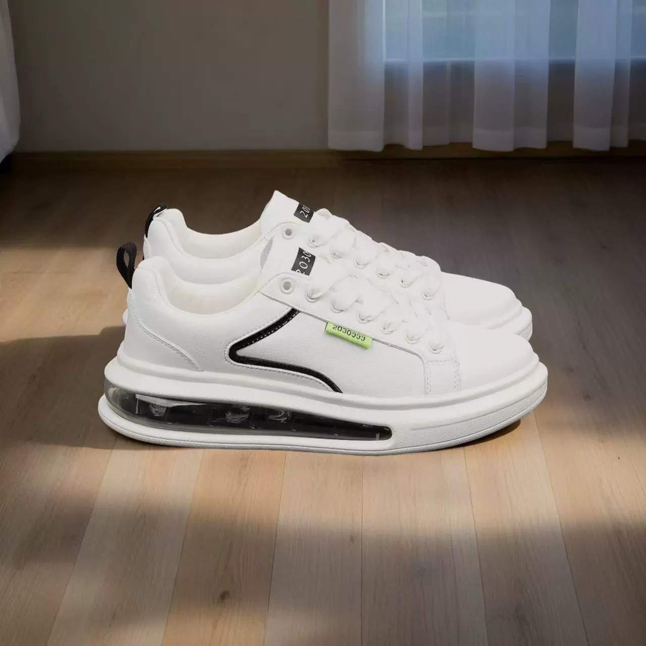 Пара туфель на воздушной подушке на толстой подошве мужская модная женская обувь маленькая белая обувь