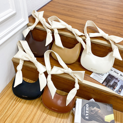 腋下包女包洋气女包2021春季新款潮时尚复古单肩包纯色法棍包批发