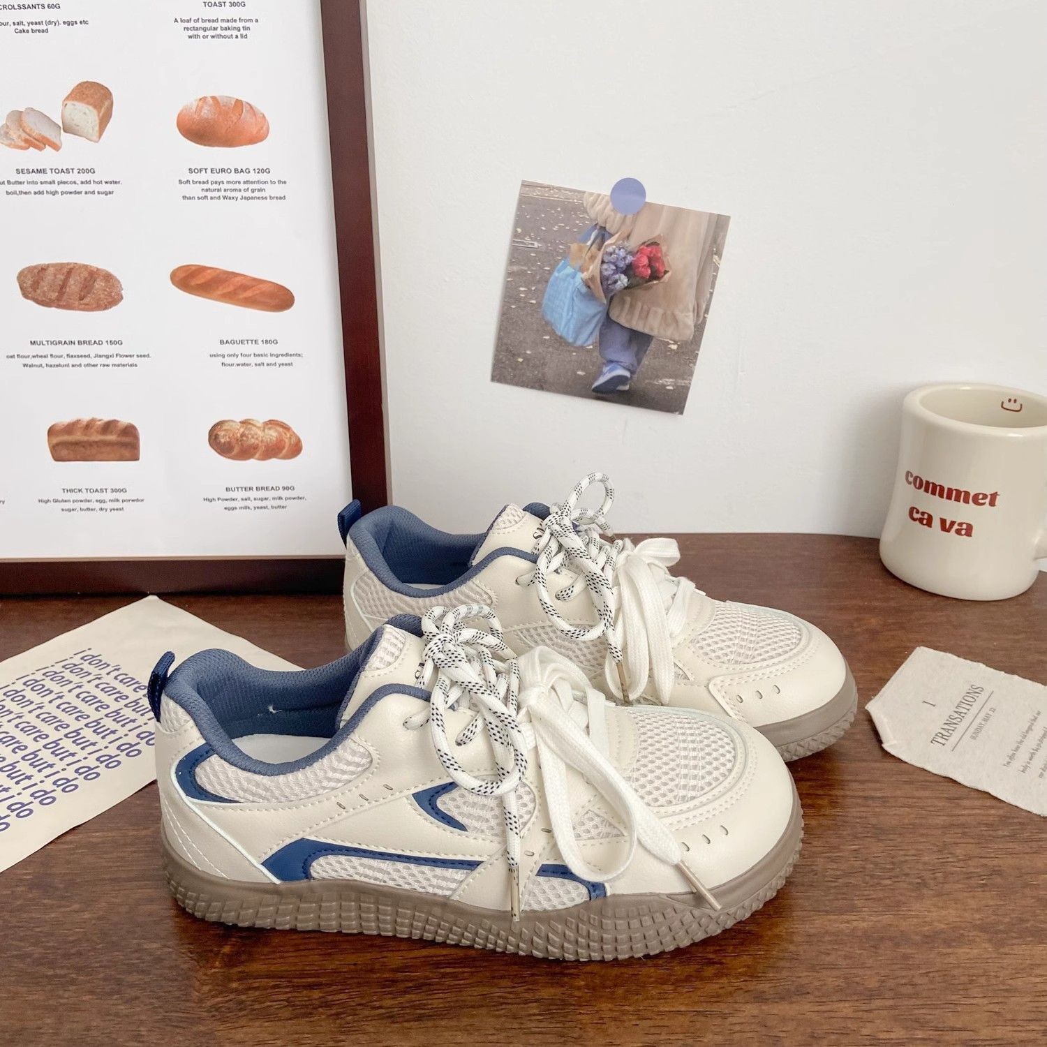 Zapatos transpirables ligeros con suela plana, verano y otoño de 2025, nuevos zapatos de skate de nicho, zapatos blancos cómodos con suela suave para mujeres