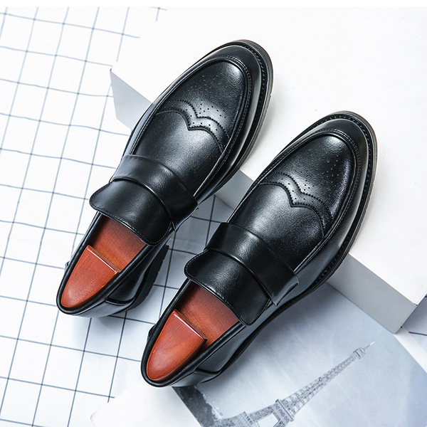 Autumn trend slip-ons English style pointed-toe