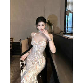 灰尘邓邓 蕾丝吊带连衣裙女2025早秋法式抹胸长裙包臀裙性感裙子