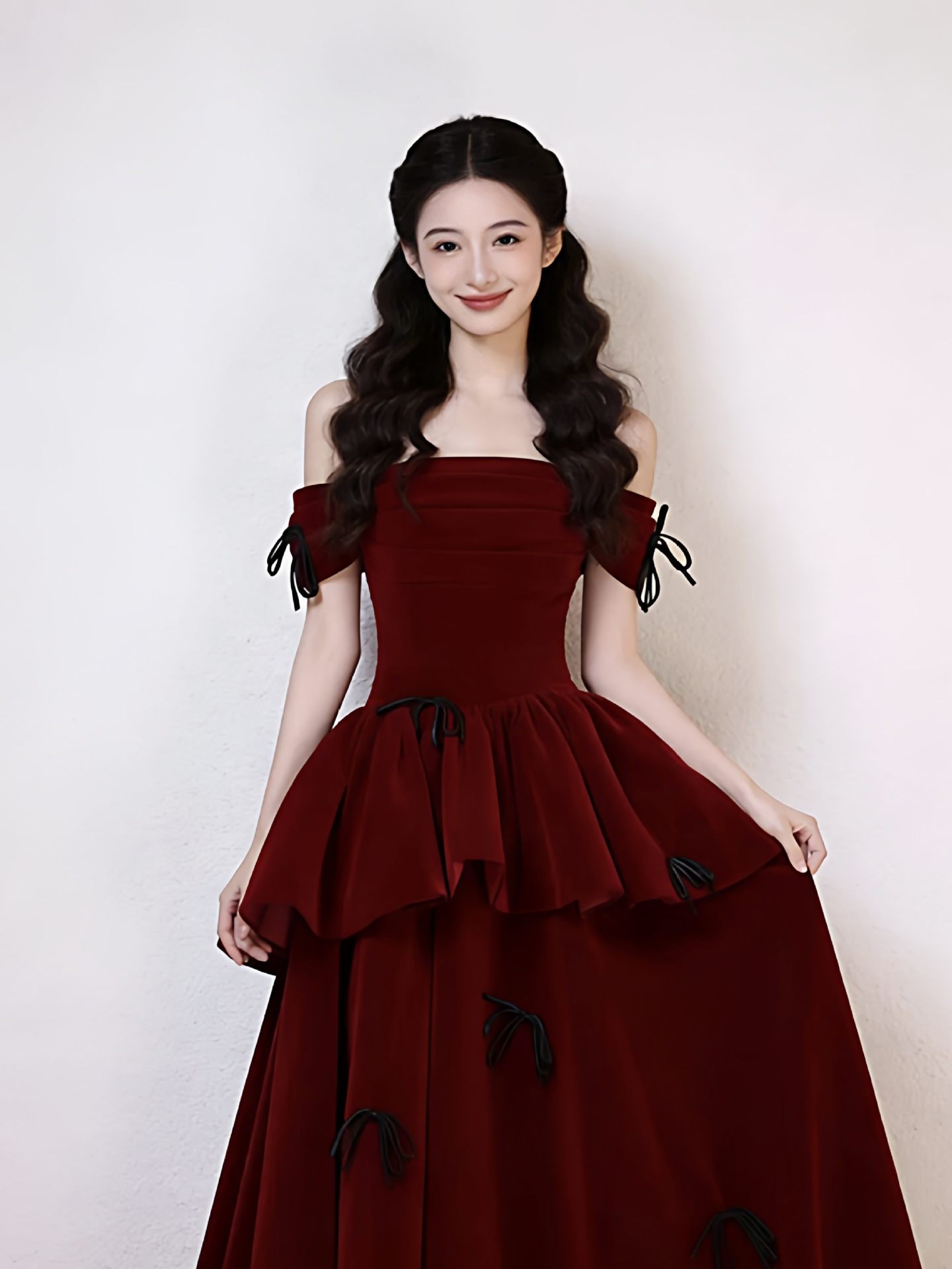 Đầm dạ hội nhung đỏ rượu vang cổ yếm, tay dài, dáng ôm body, phong cách công chúa sang trọng — Đỏ rượu chi tiết 1