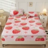 Fleece fitted sheet, strawberry