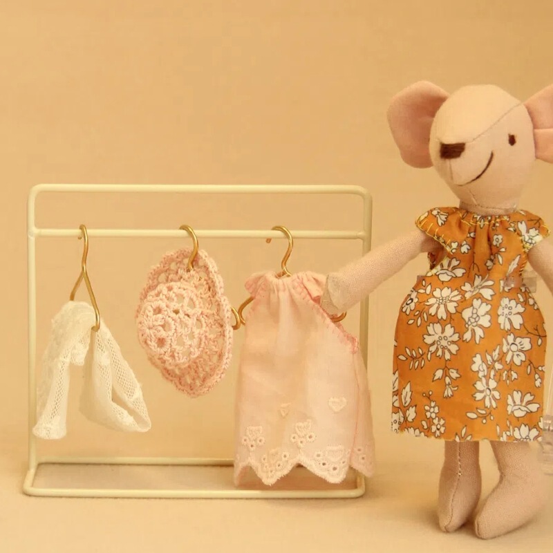 Cross-Border Metal Clothes Hanger Doll House Miniature Model Mini Floor-Standing Clothes Hanger Play House Children's Toys Home Accessories Cross-Border Metal Clothes Hanger Doll House Miniature Model Mini Floor-Standing Clothes Hanger Play House Children's Toys Home Accessories