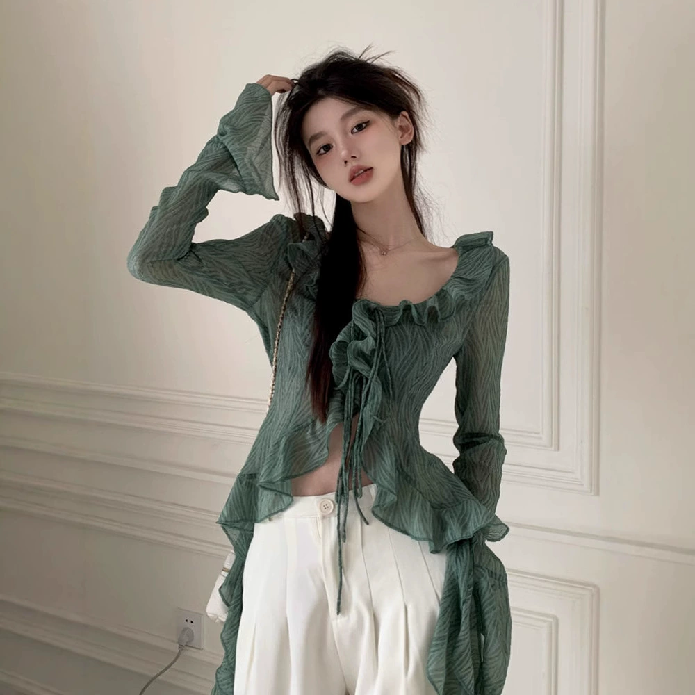 Милый и крутой сексуальный тонкий солнцезащитный кардиган с рюшами для женщин весной и летом, шикарная и сексуальная шифоновая рубашка с асимметричными бретелями, облегающая талию.