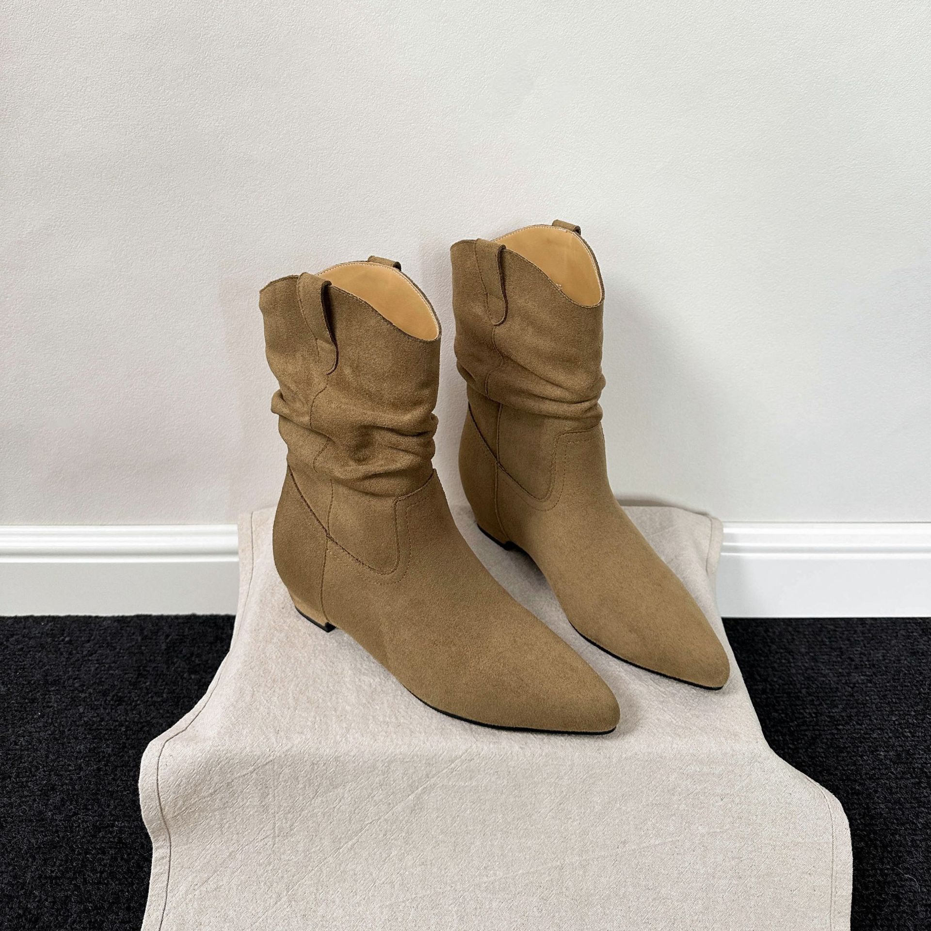 Botines de Tacón Grueso con Punta para Mujer de 6 cm de Terciopelo con Aumento para Otoño e Invierno image 4
