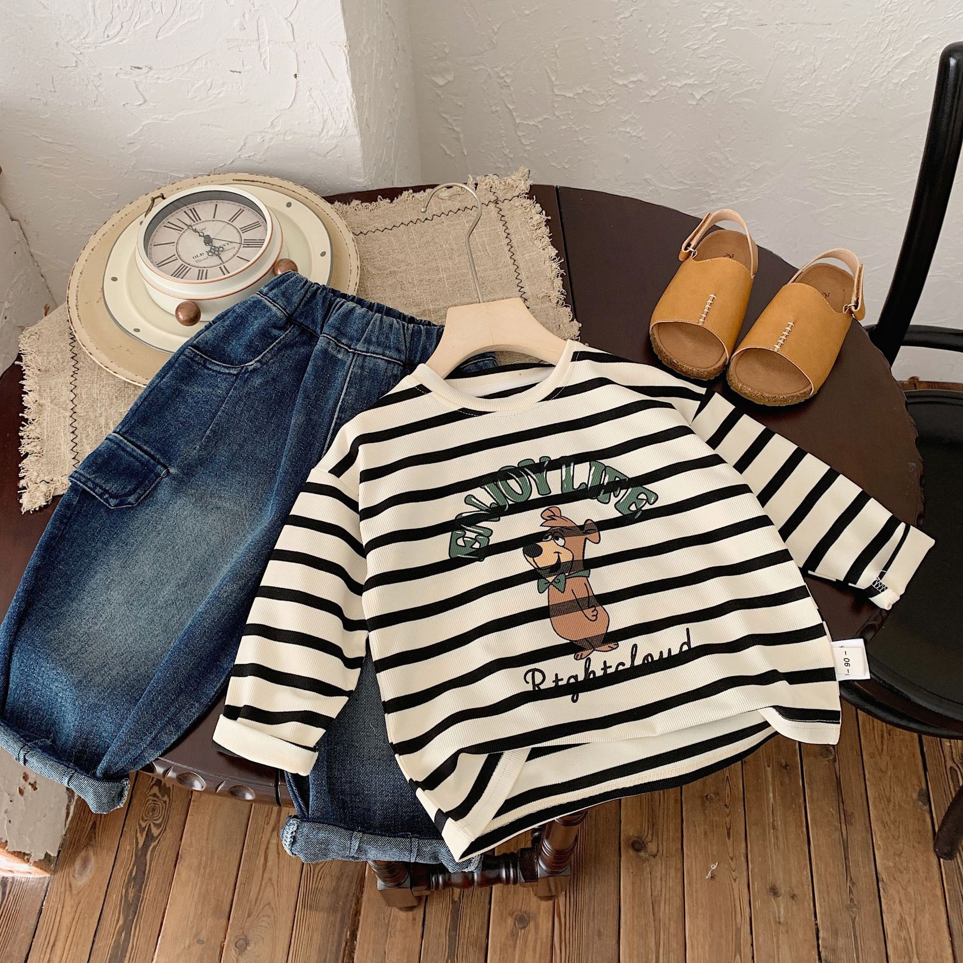 Camisola de manga comprida às riscas com estampado de urso_voghion.com
