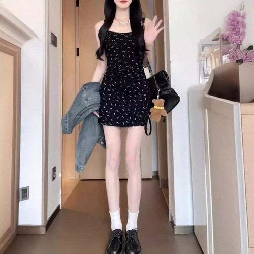 Ladies' Summer 2025 New Arrival Small Frame Floral Dress with French Chic, Stylish, Waist Cinching and Slimming Strapless Dress