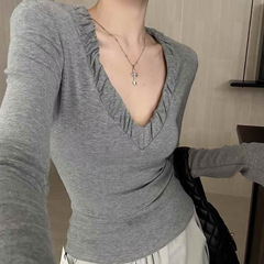 2025早秋新款美式辣妹气质修身T恤女边V领设计感显瘦垫肩上衣百搭