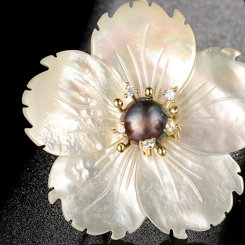 12g Weight Freshwater Pearl, Shell, Zircon Inlay Material Elegant Flower Copper Plating Inlay Freshwater Pearl Shell Zircon Women's Brooches