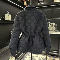 ヨーロッパの多用途レトロファッション気質シンプルな菱形ラペルウエスト長袖レディース2025冬の新しいスタイル軽くて大人