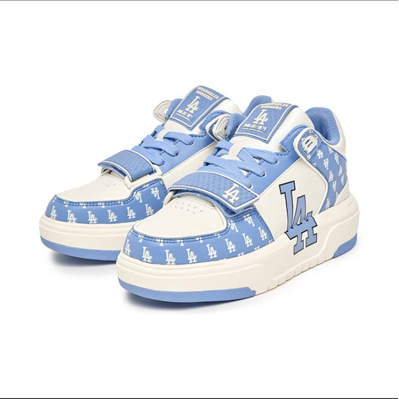 하늘색 벨크로(반 사이즈가 너무 작음)