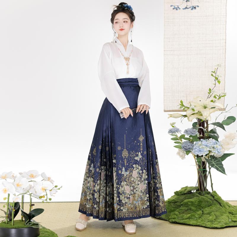 Floral and Ornate New Ming-Style Gold-Woven Mamian Skirt Set for Women, New Chinese-Style Daily Wear Adult Hanfu for Spring and Autumn