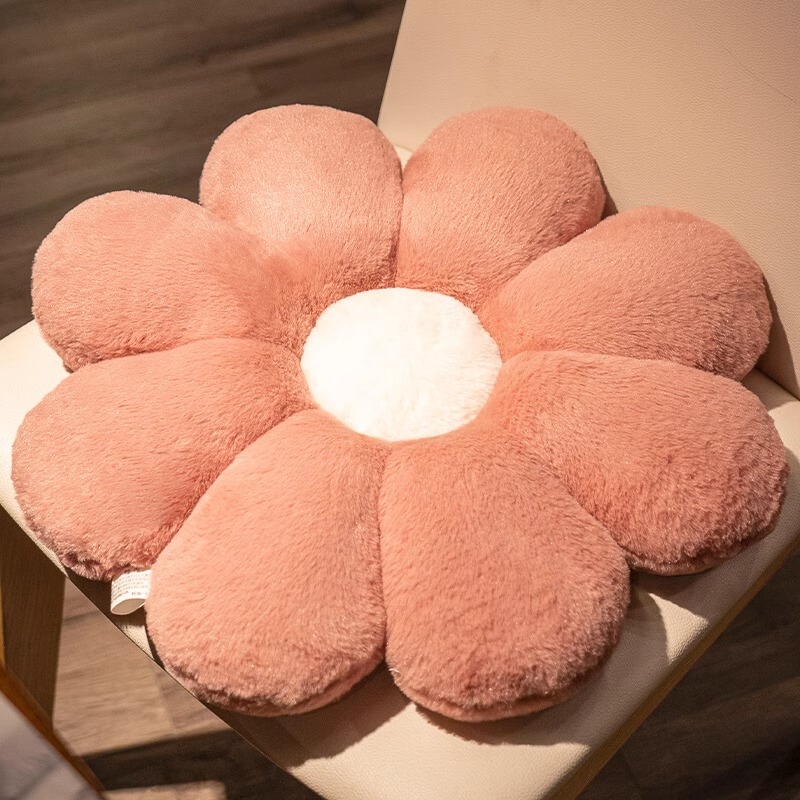 ネットの赤い花びらは枕の花のベッドの上で枕の客間のソファーのクッションを抱いて窓を飾って太陽の花insを飾ります。|undefined
