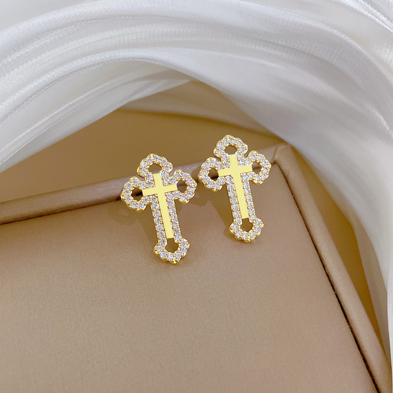 Gorgeous Diamond Cross Necklace For Women Versatile Titanium Chain_voghion.com
