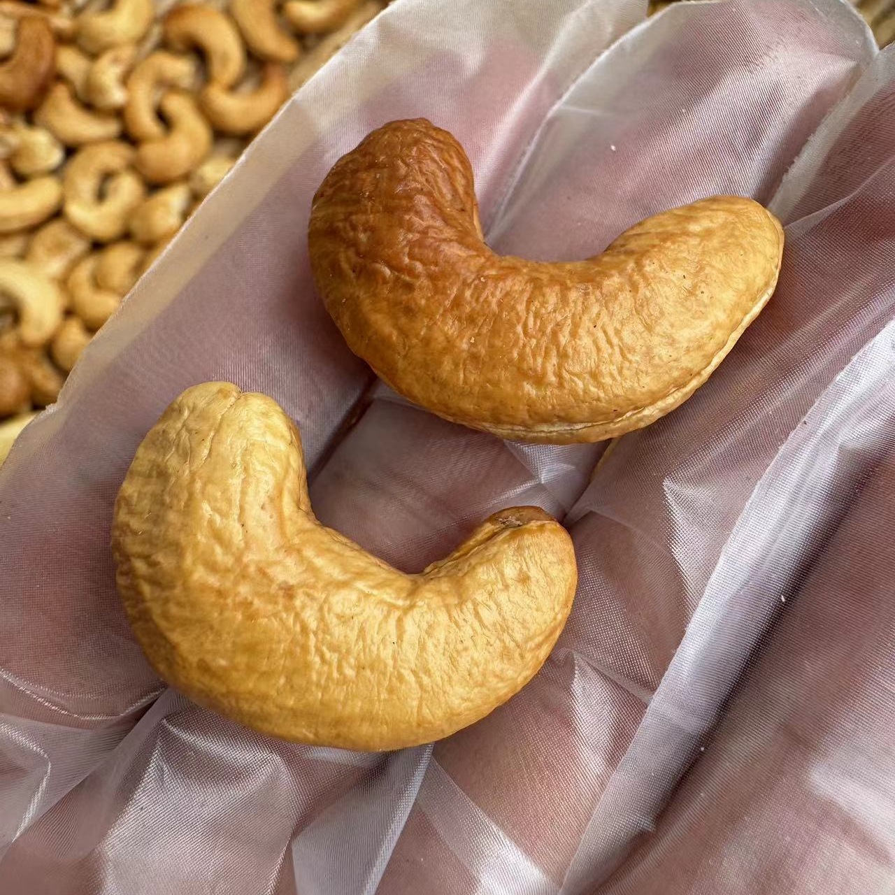 2025年新现烤不加盐原味大腰果仁大颗粒当天烤休闲零食为溢