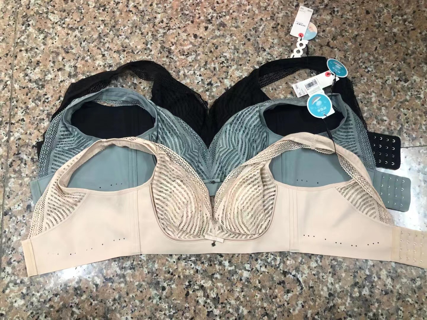 Nueva alta calidad de la Copa de algodón fino transpirable ropa interior de las mujeres de Poli ajustable Orejas de conejo ultra-Delgado sujetador al por mayor