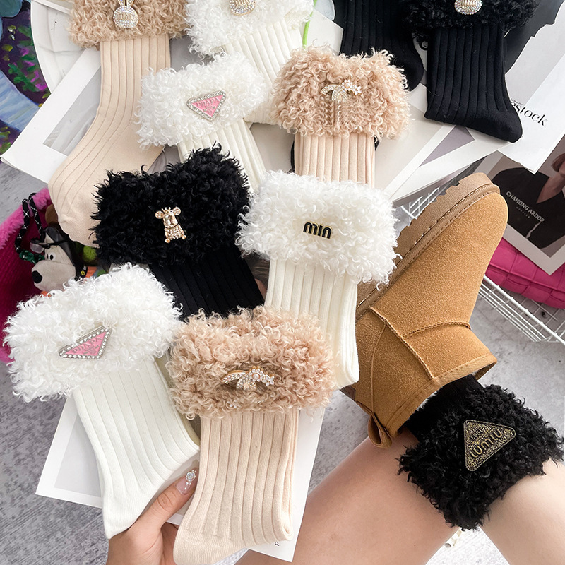 Autumn and winter new European women's socks western style socks mouth lamb wool lace tube socks Miao standard nailed beads diamond snow boots socks Autumn and winter new European women's socks western style socks mouth lamb wool lace tube socks Miao standard nailed beads diamond snow boots socks