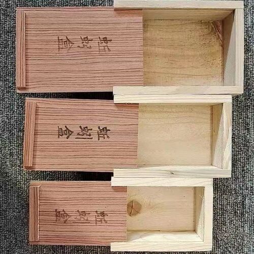 Wooden earthworm box fishing worm box Sliding wooden worm box Outdoor fishing supplies red worm box