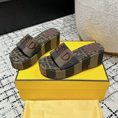 外国貿易のFDのアルファベットの刺繍のスリッパの女性の外の厚い底の足の不自由と防水台の松の餅の1字は高くなる草編みのスリッパを持ちます。