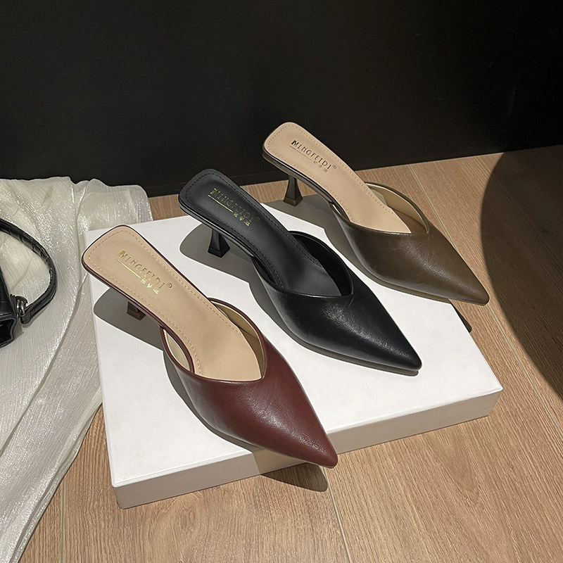 Туфли на высоком каблуке женщины 2025 новый летний французский остроконечный легкий рот простой темперамент тонкие каблуки модные тапочки