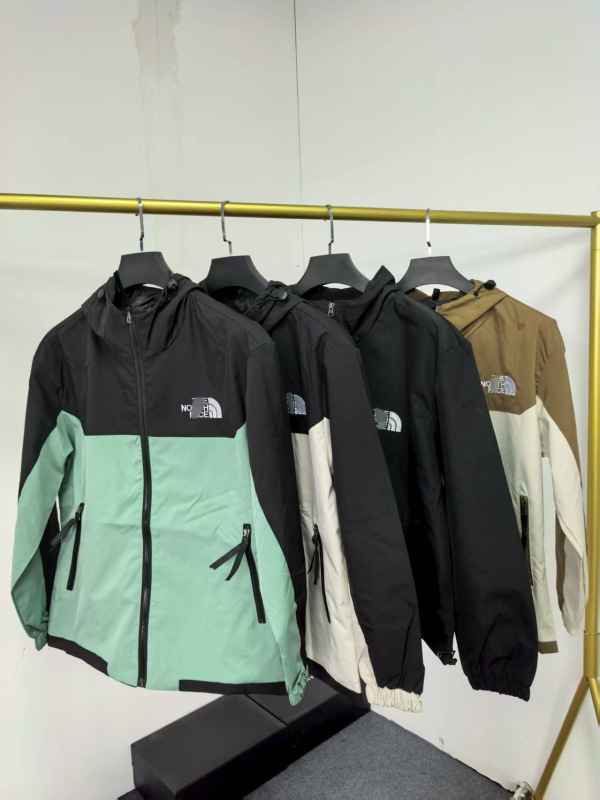 外贸潮牌北家刺绣夹克男女同款时尚拼色户外防风连帽冲锋衣夹克|undefined
