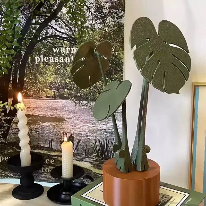 진한 녹색(잎+가지+흙)