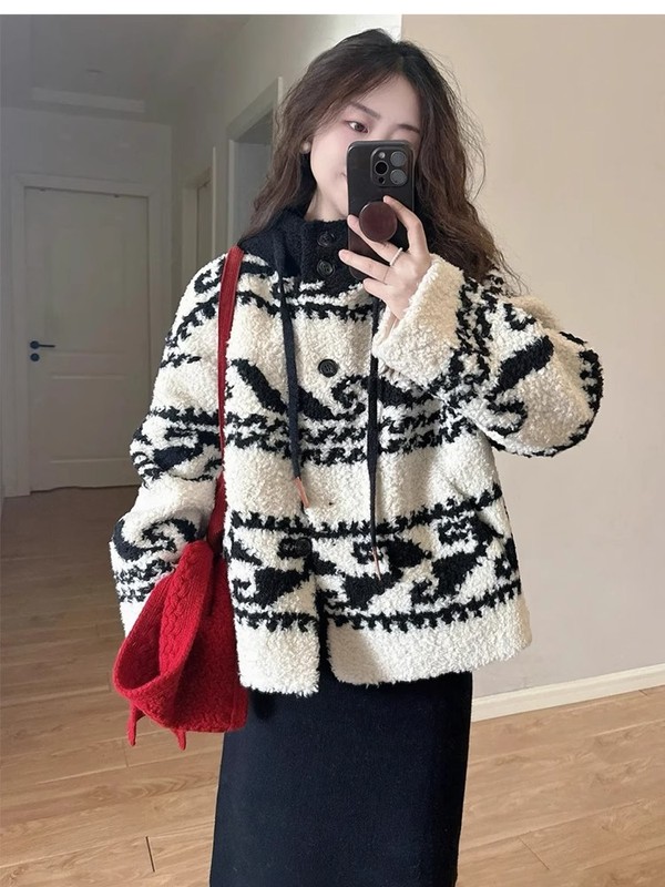女性用のパターンコントラストカラーデザインのラムウールジャケット、中国風のフード付き、ゆったり、ベルベット、厚みがあり、小柄な人向けに暖かく保ちます。|undefined