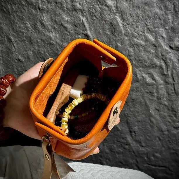 2026 New Model of a Handcrafted Doctor's Bag-Style Leather Storage Bag for Collectibles, Suitable for Carrying and Preserving Jewelry and Bracelets