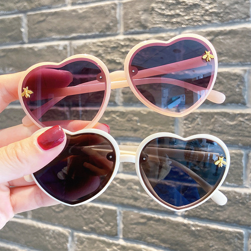 New Korean-style retro heart-shaped frame children's sunglasses with honeybee personality, Western and European fashion children's sunglasses, model 61033