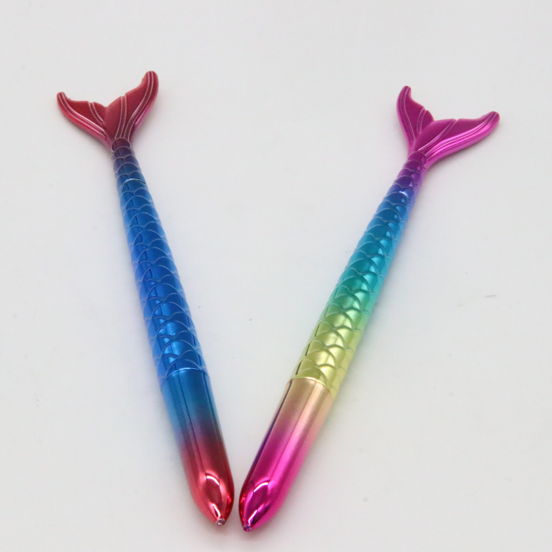 Forma de sirena gradiente pluma de gel pluma de agua sirena bolígrafo creativo pluma de gel fabricante miedo de la firma al por mayor