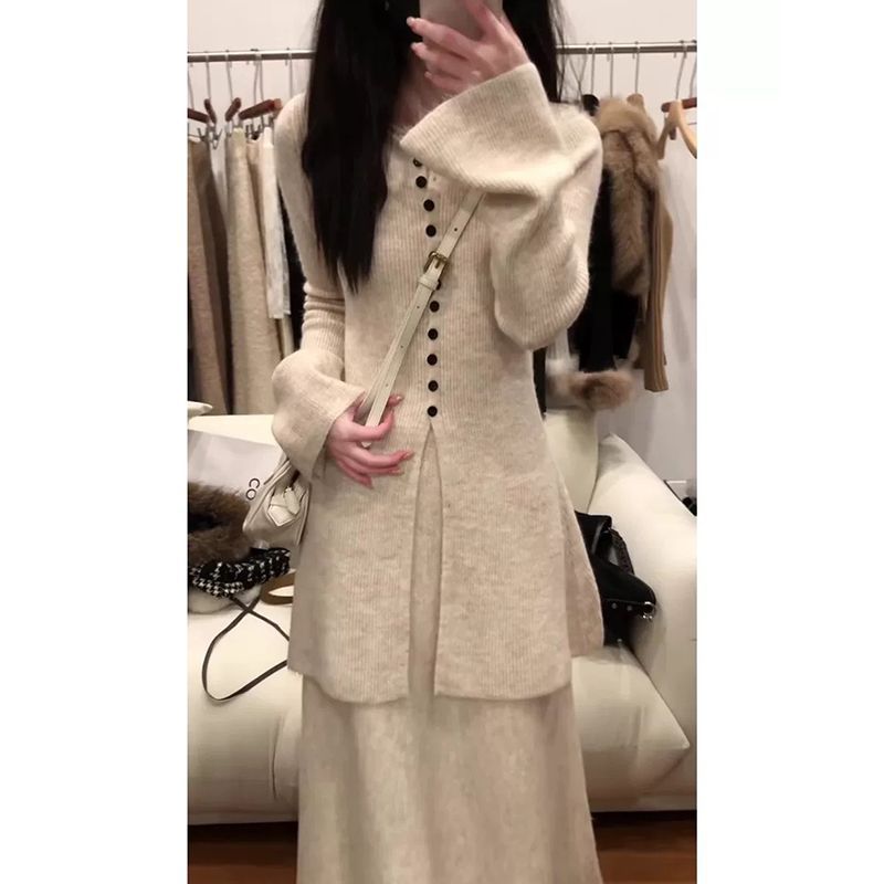 韩系慵懒风修身内搭长袖上衣女秋冬款微喇叭袖排扣下开衩针织毛衣