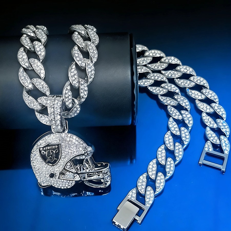 Europa y América Hip-Hop Viento completo personalidad NFL serie Raiders colgante casco cadena cubana collar de hombre personalizado