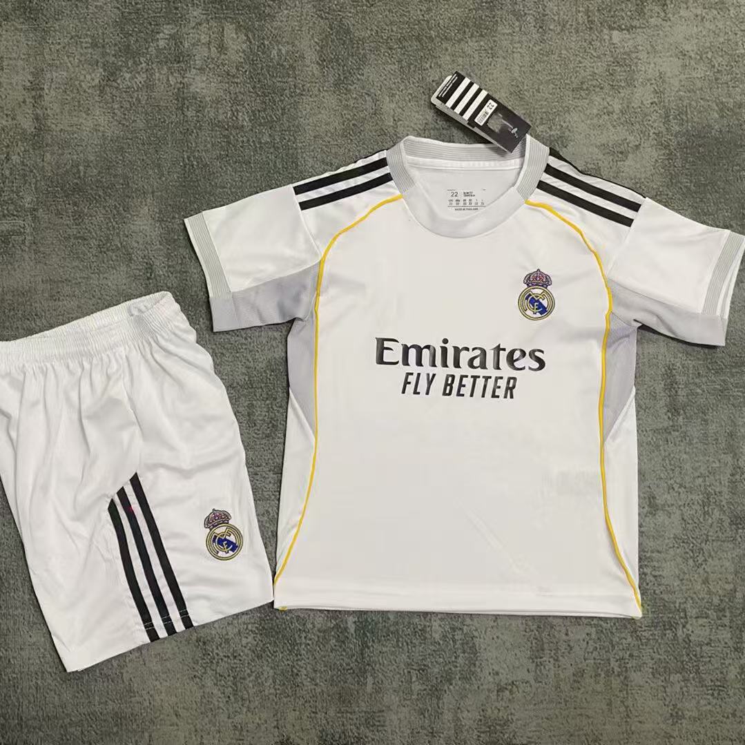 2526 Traje de casa del Real Madrid