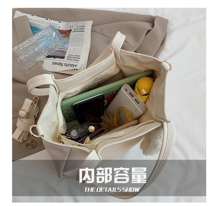 Simple Korean New Trendy Fashion Solid Color Messenger Bag display picture 3