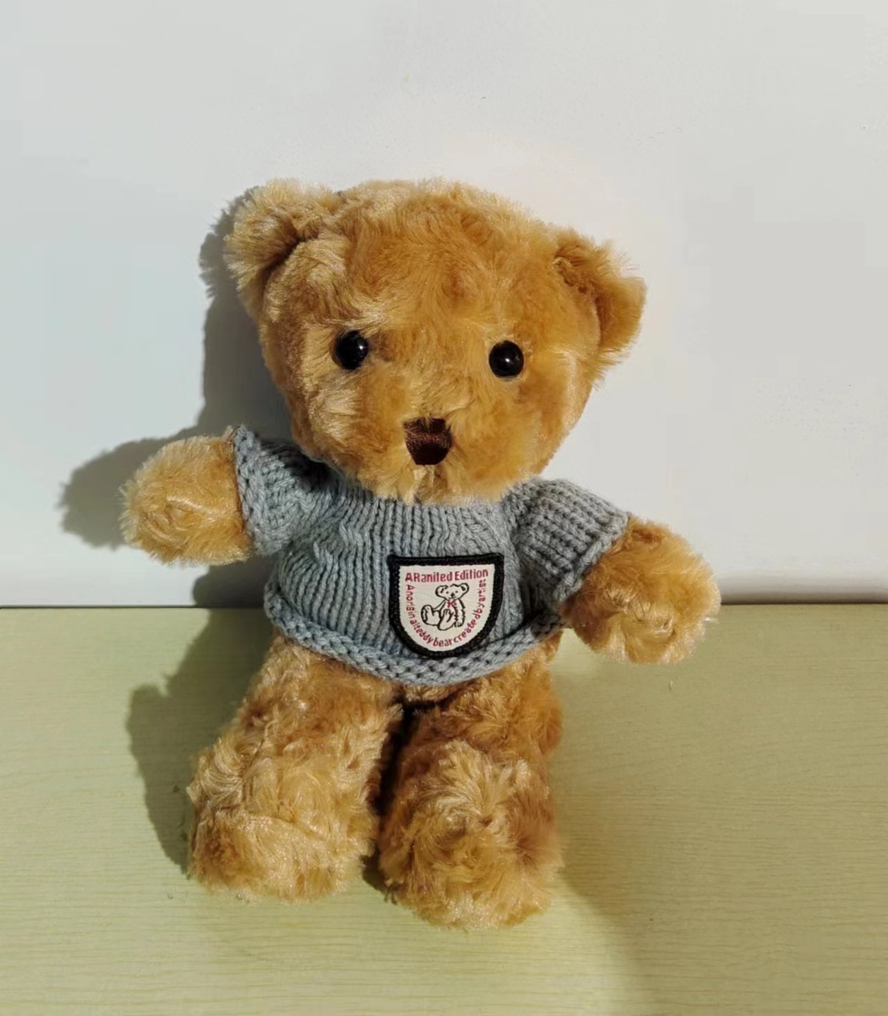 Lindo suéter oso muñeca peluche peluche oso muñeca regalo de cumpleaños máquina de captura muñeca al por mayor transfronteriza