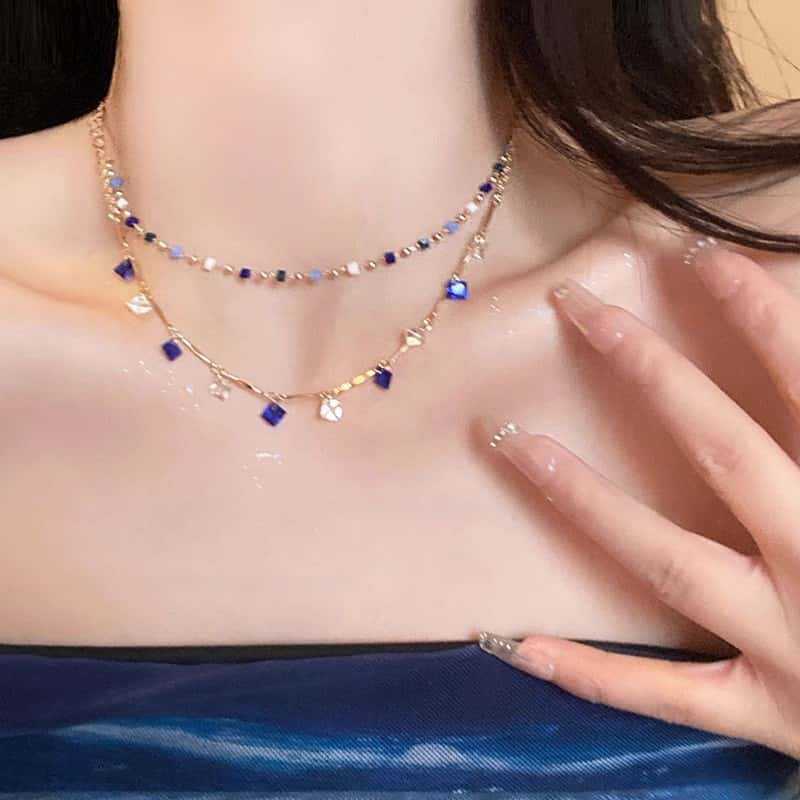 Notre collier minimaliste à plusieurs rangs allie chaînes délicates et luxe discret. Portez-le comme un petit rappel de votre beauté et de votre confiance sereine._voghion.com