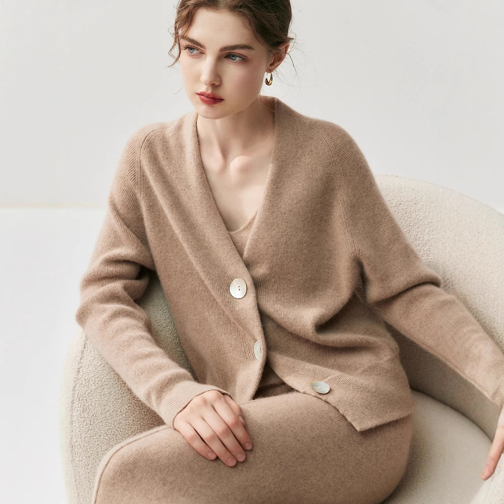 Lazy Style Cardigan for Women Pure Cashmere V Neck Knitwear Simple Accessible Luxury Work Clothing Shell Button Knitwear Jacket Wholesale