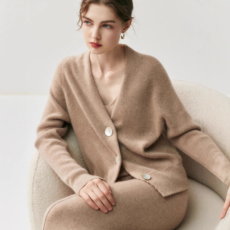 Lazy Style Cardigan for Women Pure Cashmere V Neck Knitwear Simple Accessible Luxury Work Clothing Shell Button Knitwear Jacket Wholesale Lazy Style Cardigan for Women Pure Cashmere V Neck Knitwear Simple Accessible Luxury Work Clothing Shell Button Knitwear Jacket Wholesale