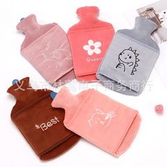 新しいかわいいアニメの両手が手に入ったぬいぐるみ湯たんぽカバーの上着が手に入って水を温めて手を洗うことができる