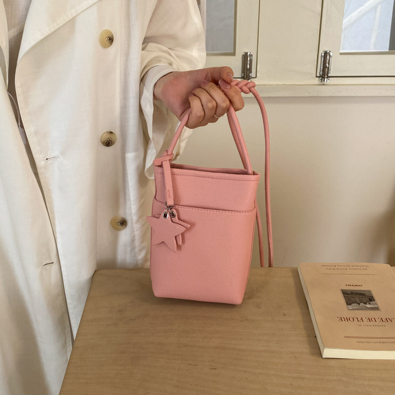 Korean-style fashion vertical mobile phone bag for women, 2026 spring-summer new model, lightweight versatile crossbody bag, simple coin purse Korean-style fashion vertical mobile phone bag for women, 2026 spring-summer new model, lightweight versatile crossbody bag, simple coin purse